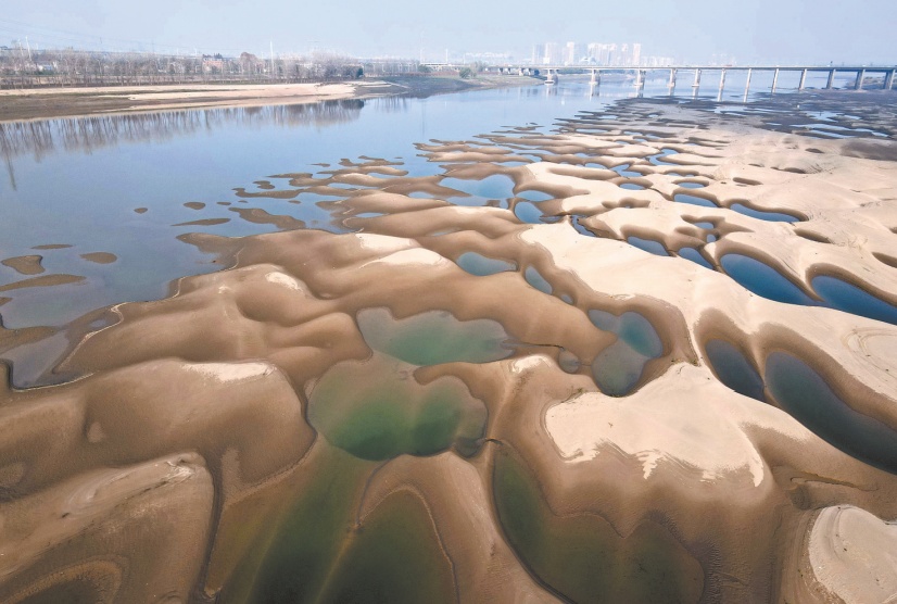 长江江底是啥样沙洲裸露沙坑连绵水文专家这是造床运动的结果