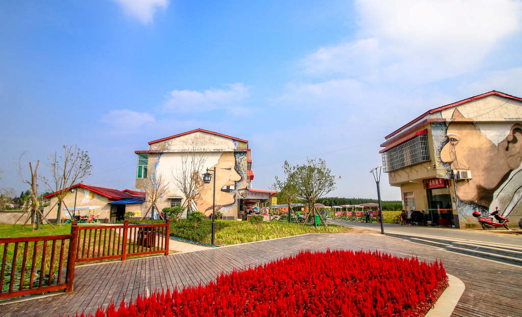 湖南南县罗文村妙趣横生的涂鸦村