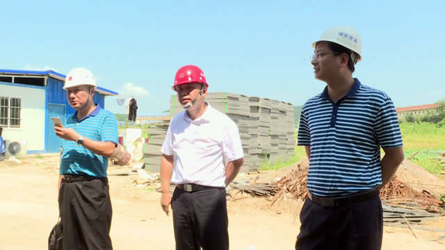 鲍红专暗访督查高温天气重点领域安全生产工作