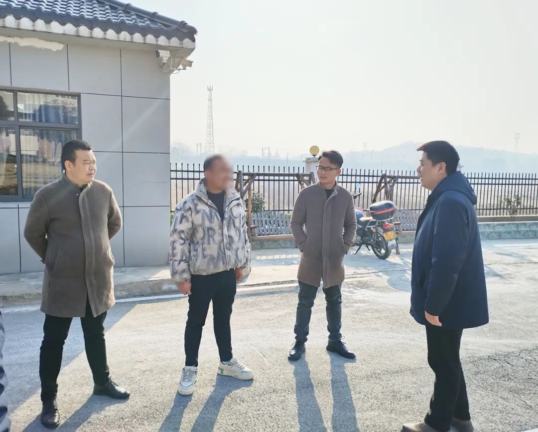 爱佳洪都种禽走访.jpg