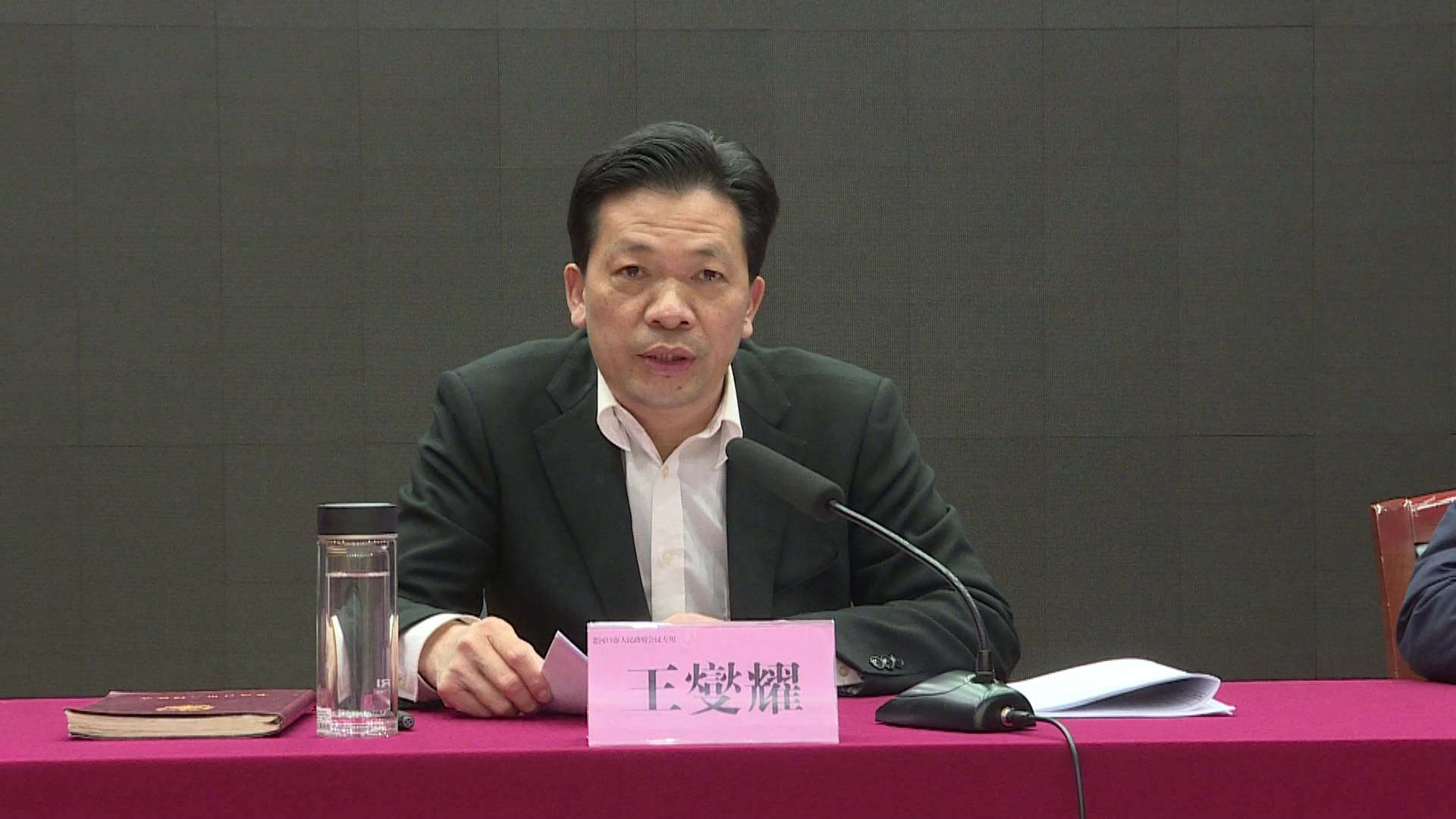 王燮耀说,要善于从政治的高度来抓好政府工作落实.