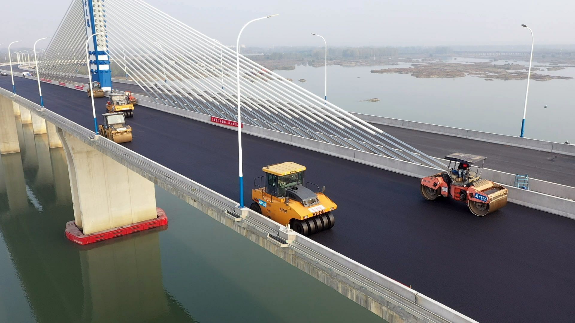 老河口:河谷汉江公路大桥元旦正式通车