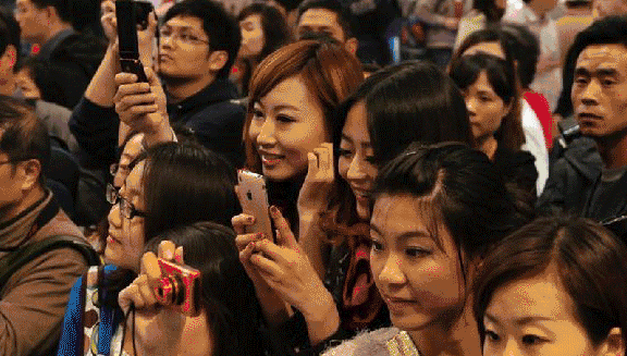 大咖魏明明瞬间表情帝附身此mv由襄阳本土人气王魏明明和丁波操刀主唱