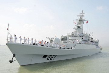 献给襄阳舰"大型拥军慰问采访活动,在位于福建省的海军某基地隆重举