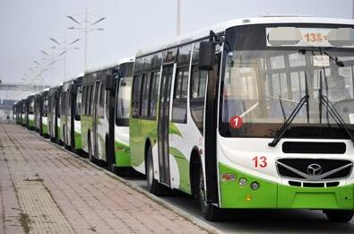 襄阳继13路公交车之后1路公交车上也有了读书袋