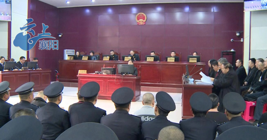 2002年,被告人陈少峰与被告人李伟合伙在谷城县石花镇红马庙村开石场