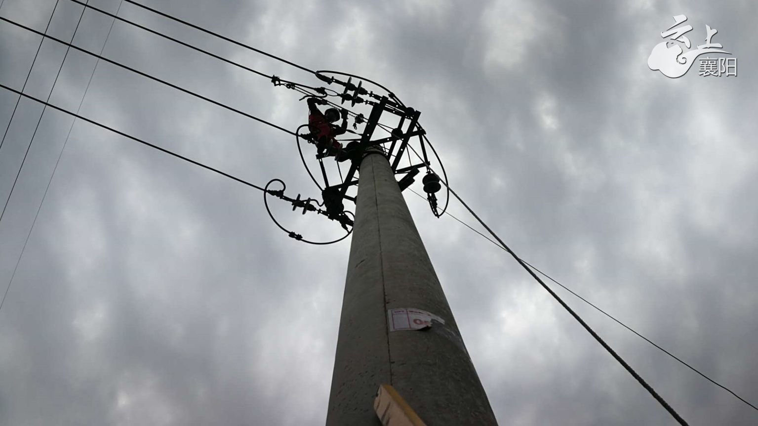 襄阳主城区架空电线今天开始拆除了预计6月中旬襄阳古城内架空线全部