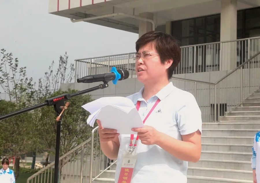 襄阳四中举行了久违的升旗仪式李静校长这样说