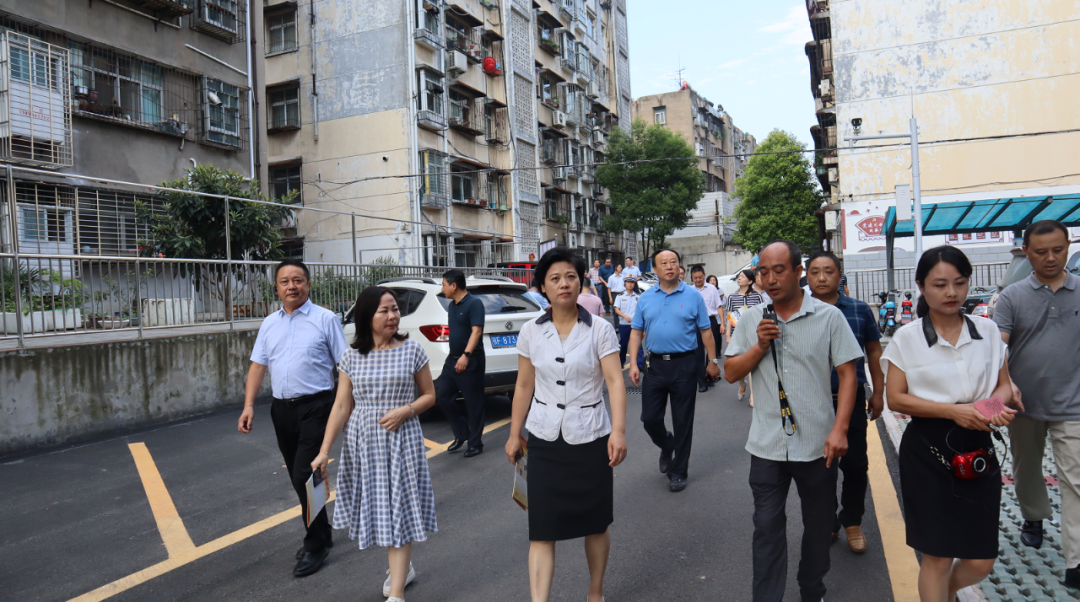 襄城区吉虹的丈夫图片