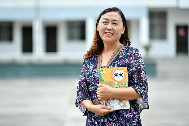 楷模寄语新时代王安青保康县歇马镇小学教师