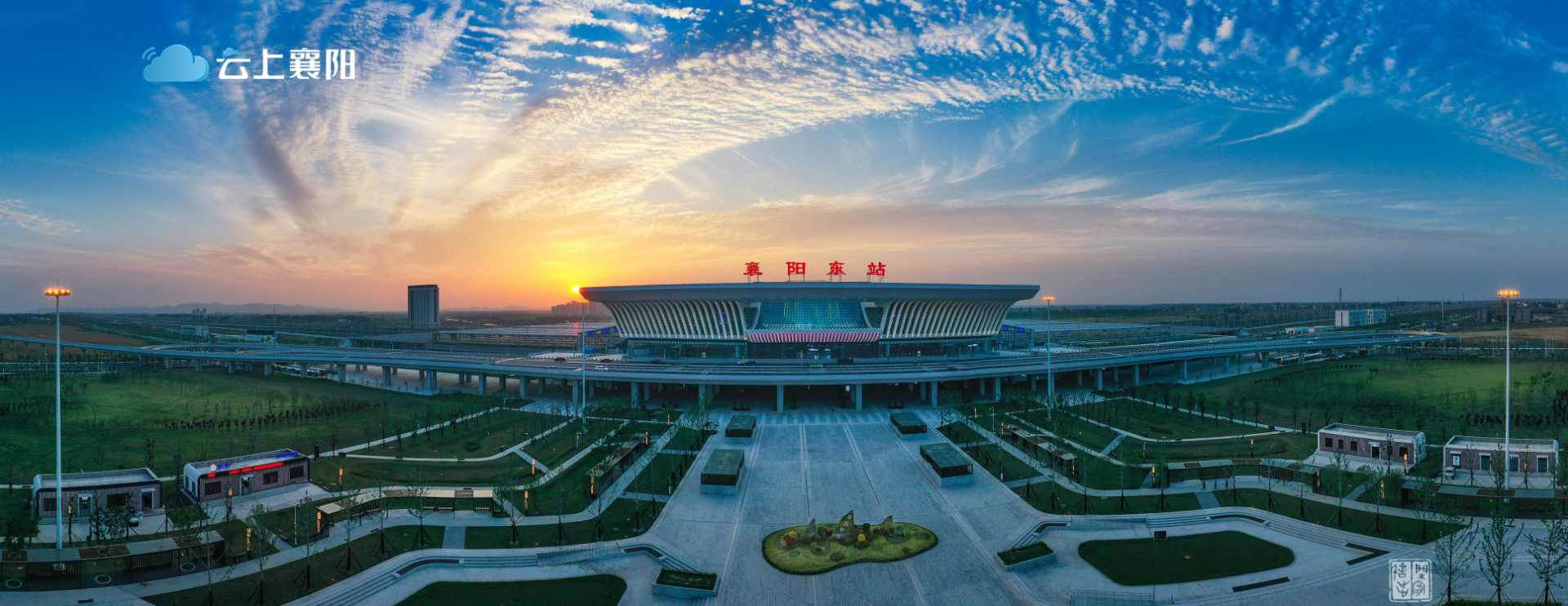 摄影爱好者一年拍摄四万多张照片用镜头为襄阳高铁喝彩