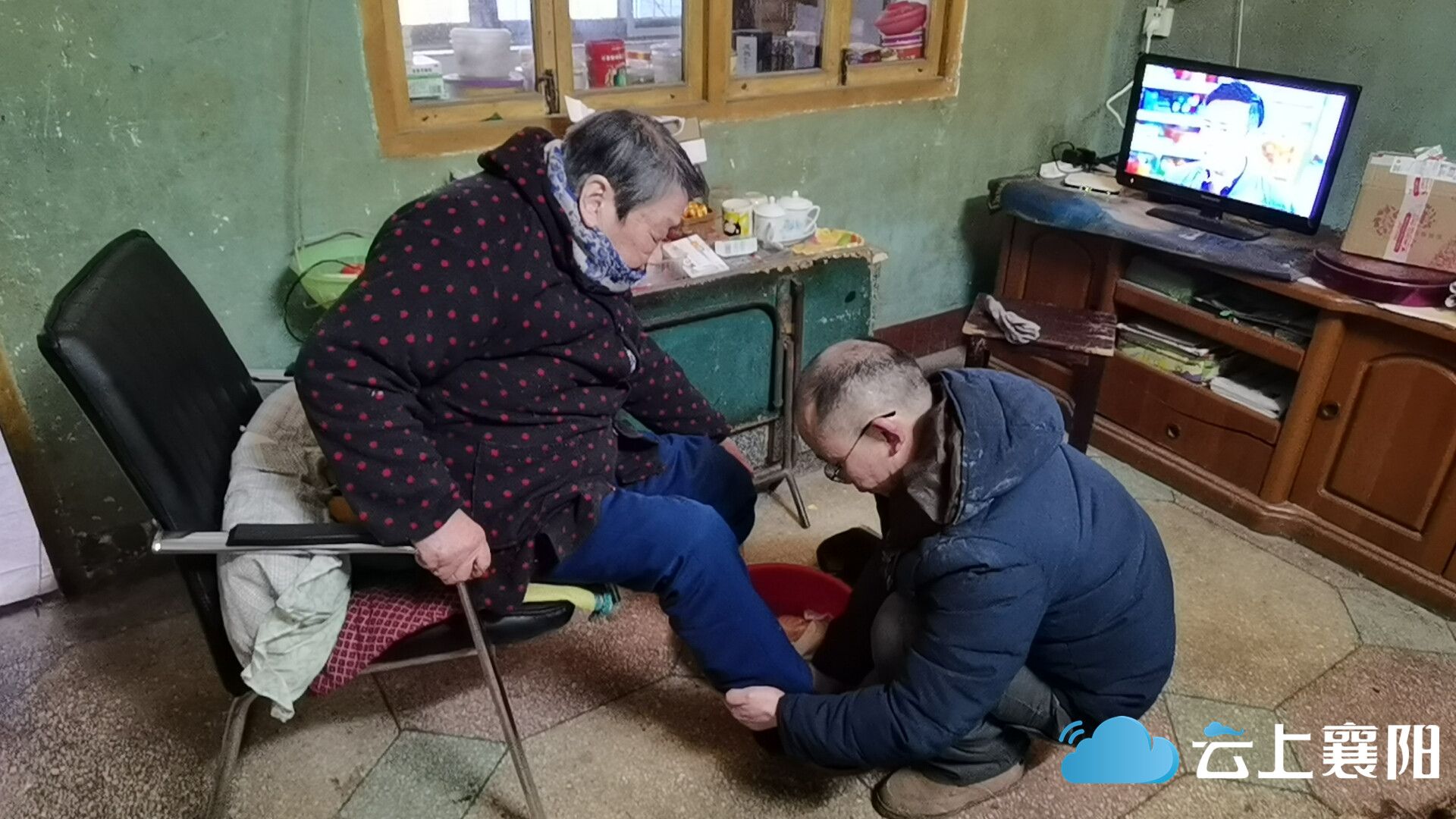 20年独身照顾家人社区帮孝子重拾生活