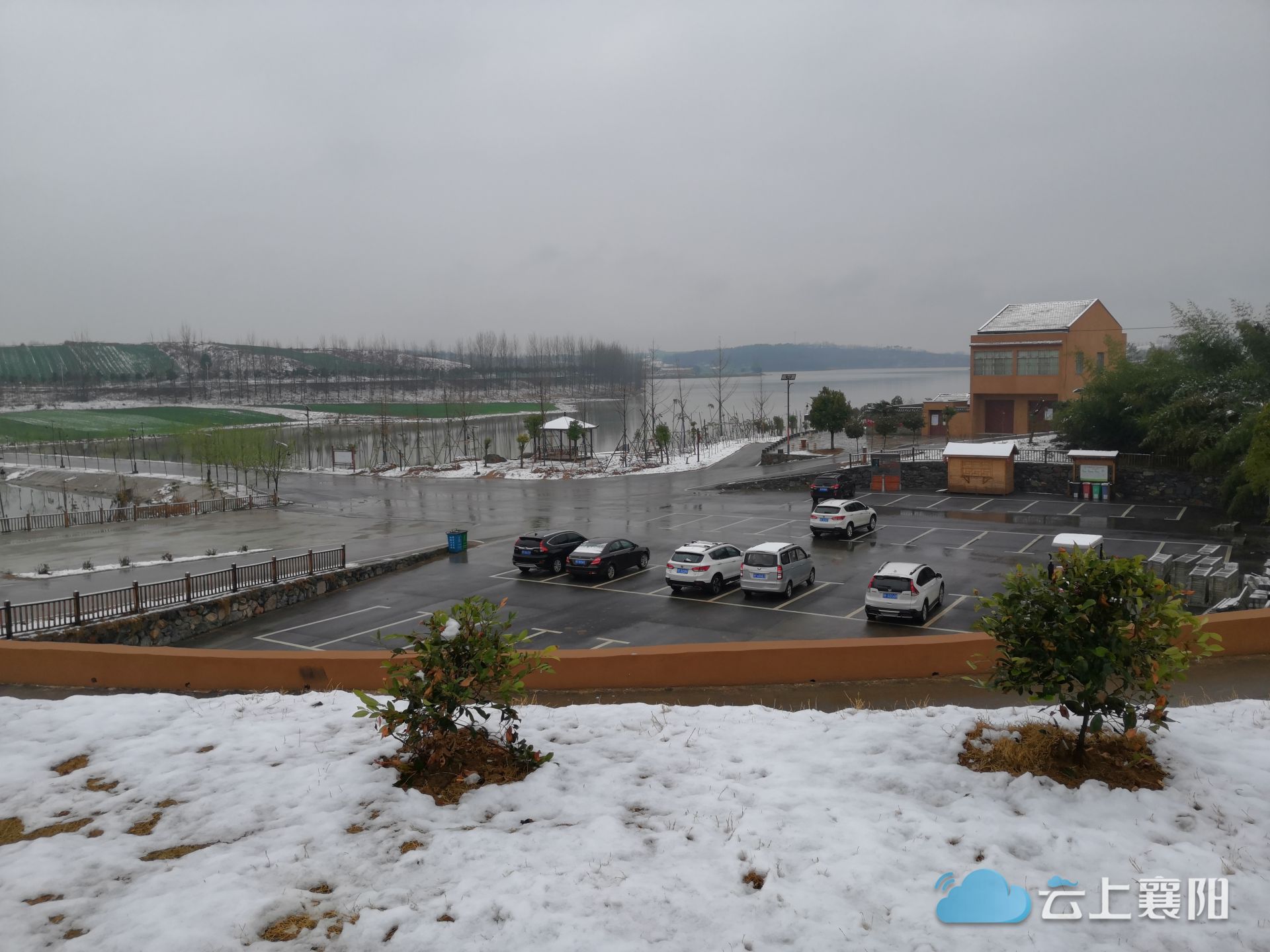 老河口袁冲乡下四河淤村雪景