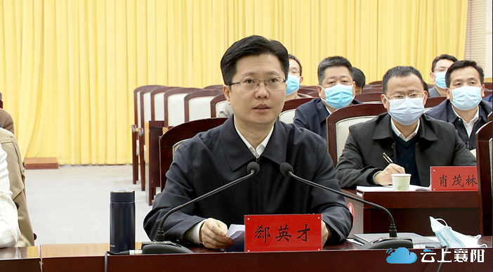 围绕高效办成一件事英才市长要求打造营商环境金字招牌