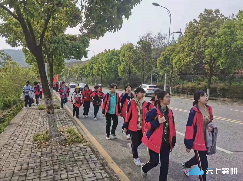 研學旅行1600餘名師生同唱建黨100週年版少年