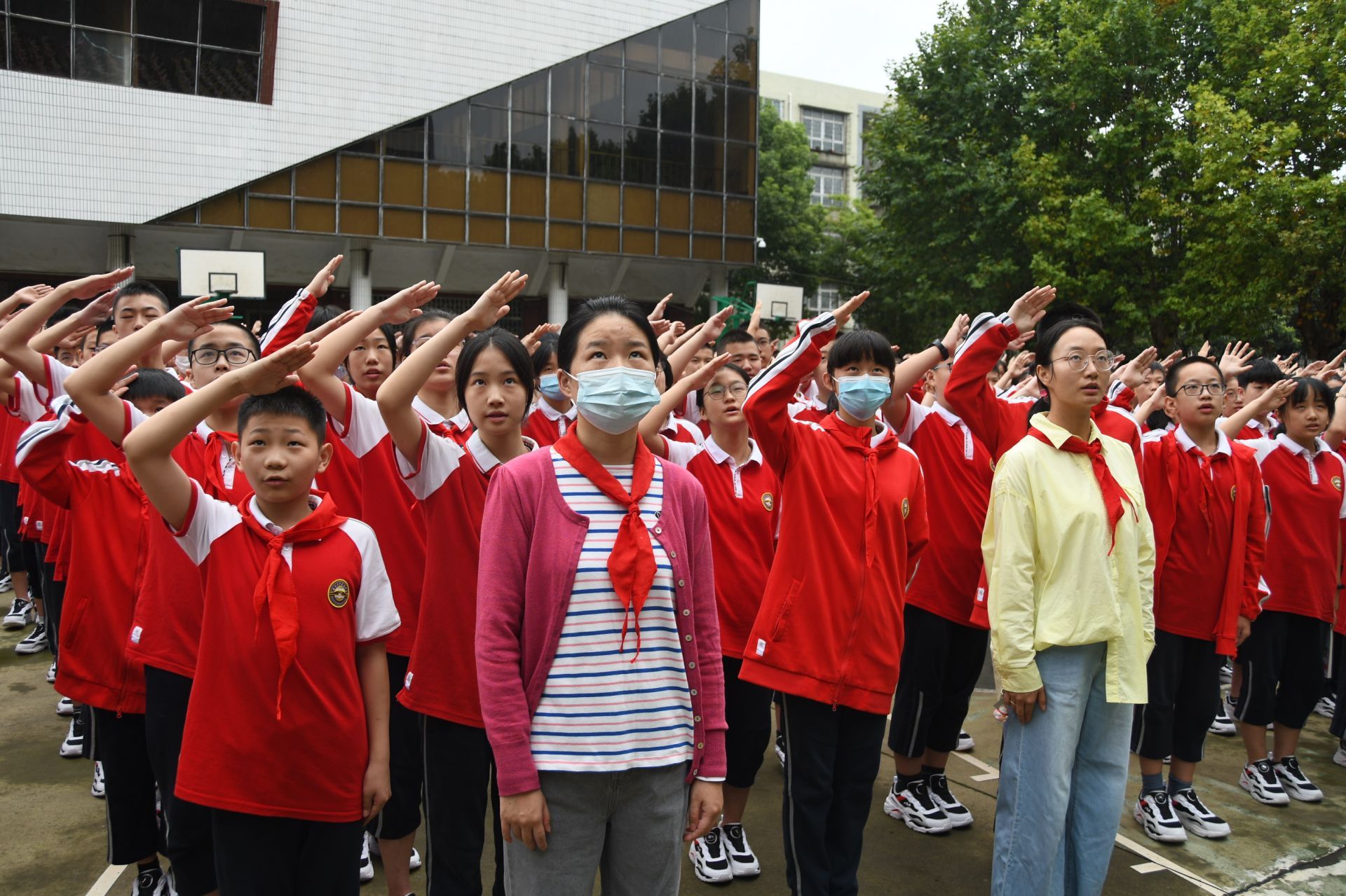 襄陽五中實驗中學舉行新學期第一次升旗儀式