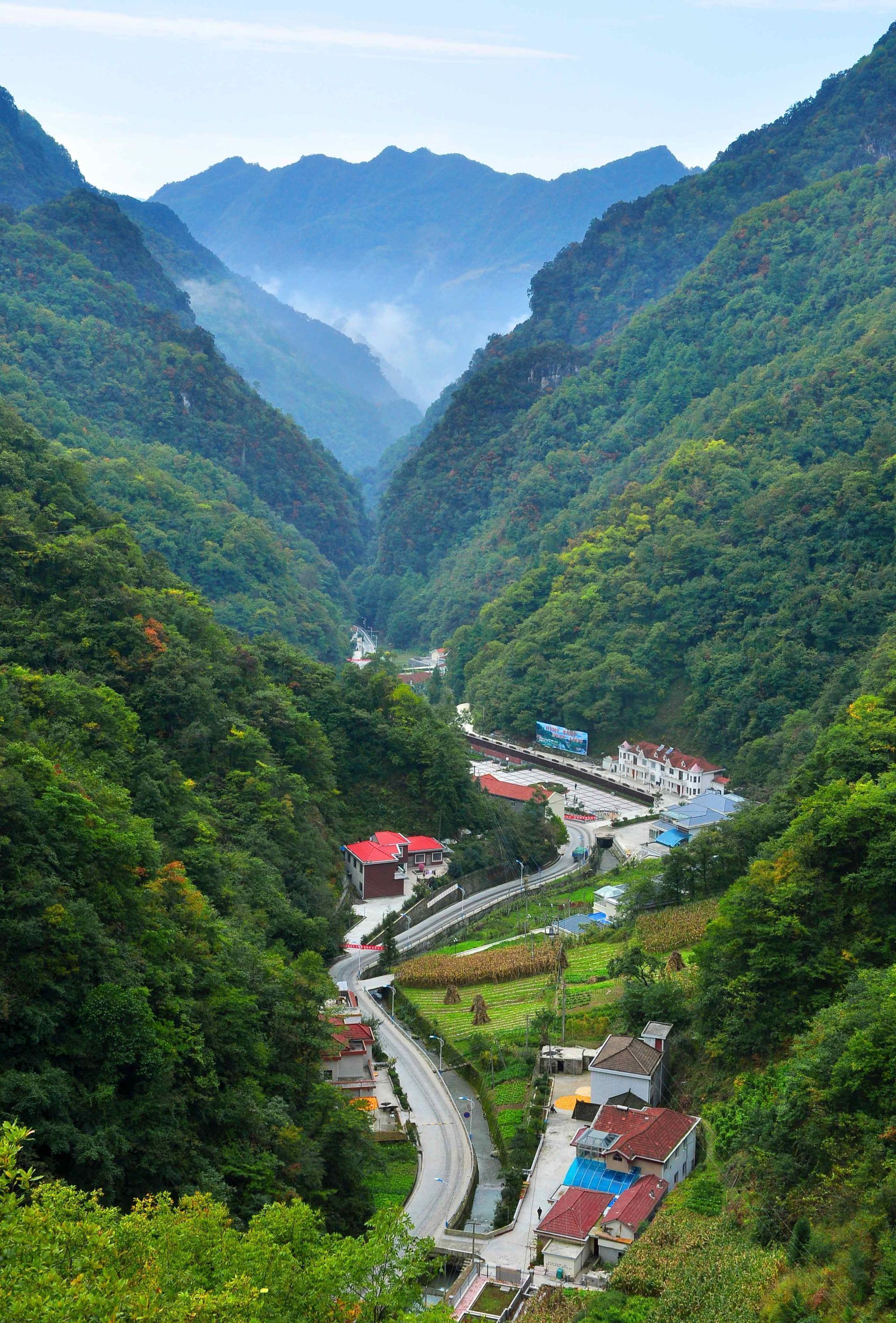 堯治河滴水巖小區保康縣委宣傳部 供圖堯治河村民住房保康縣委宣傳部