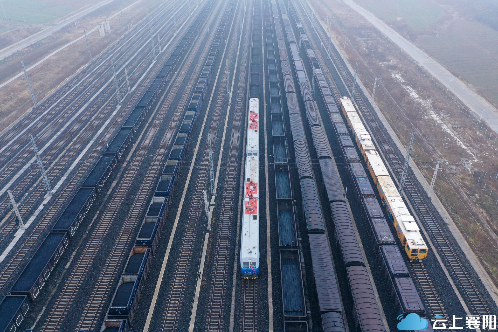 襄阳浩吉铁路首迎万吨运煤专列