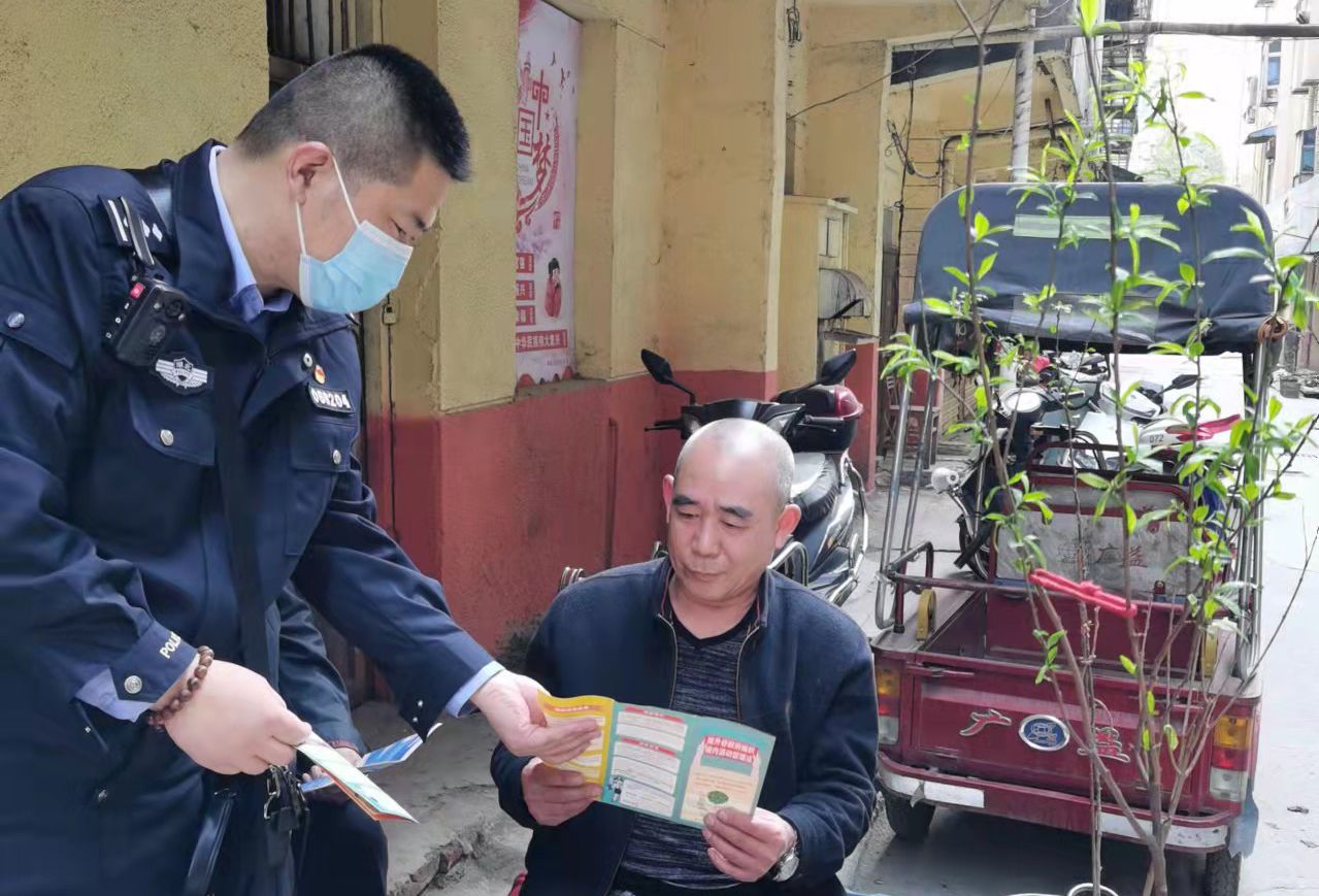 反邪宣传进社区警民互动增和谐