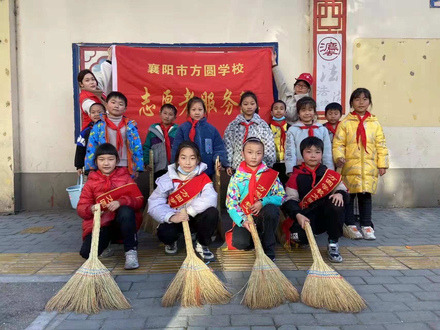 学习雷锋志愿者小分队在行动
