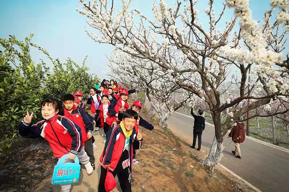 熱愛家鄉,建設家鄉的情感,襄陽市人民路小學一年級學生在老師和家長