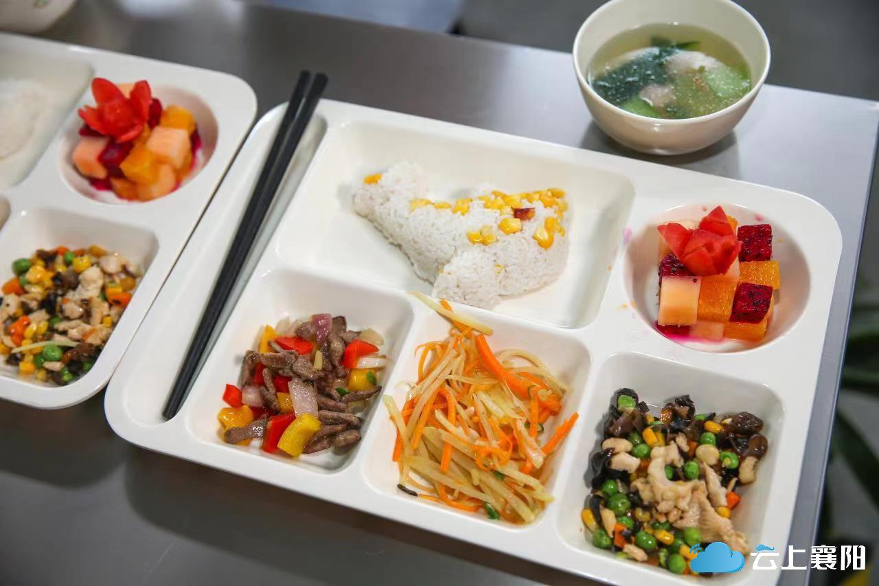 学生营养餐如何搭配?大厨们现场拼技能