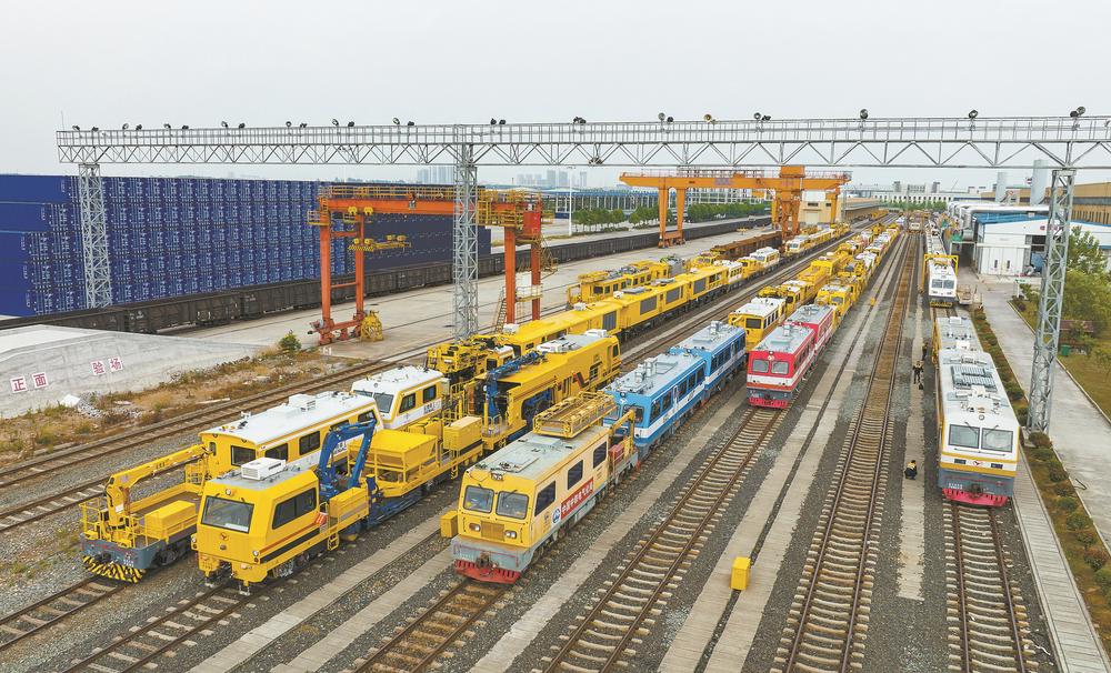 物流畅联八方米字形高铁网构建现代物流运输体系