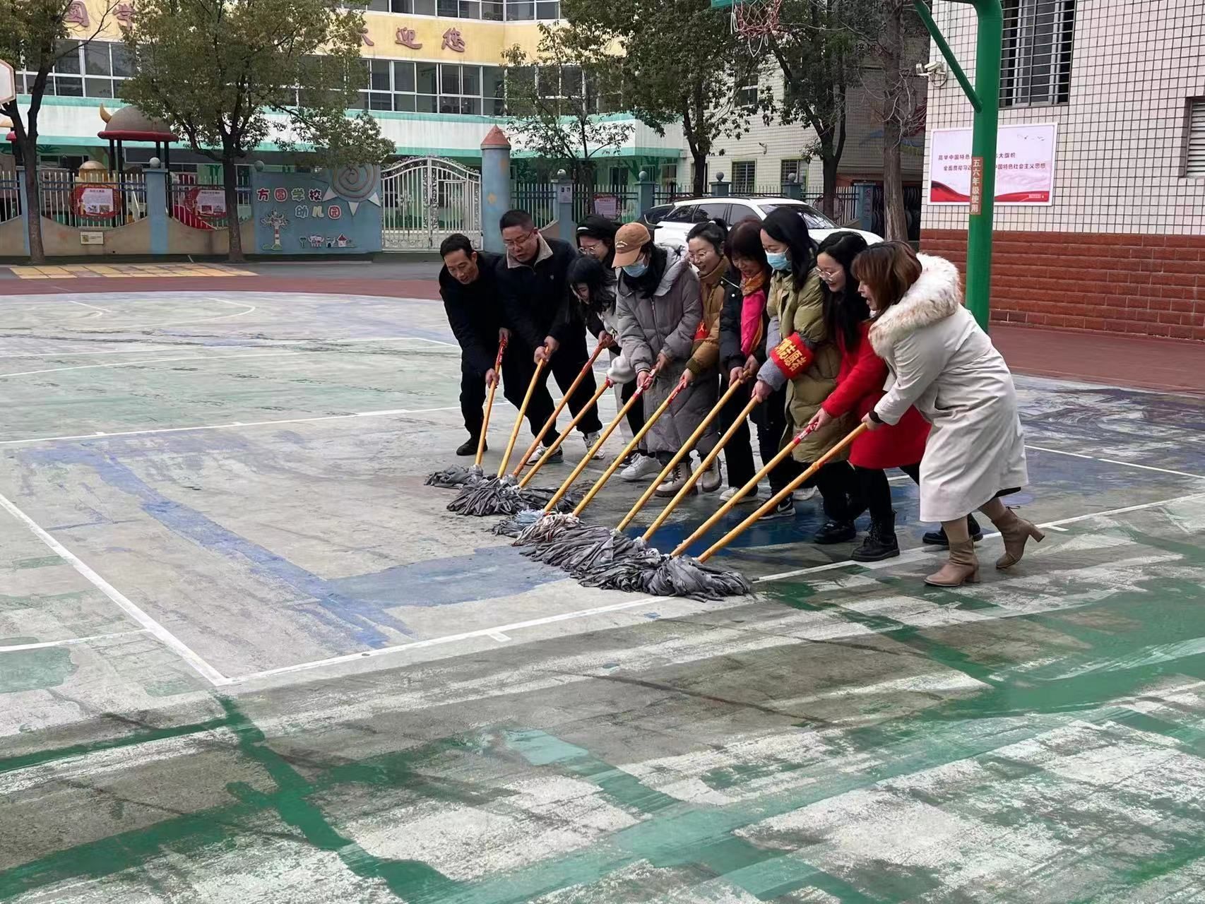 市方圆学校:卫生清扫齐上阵 干净整洁迎开学