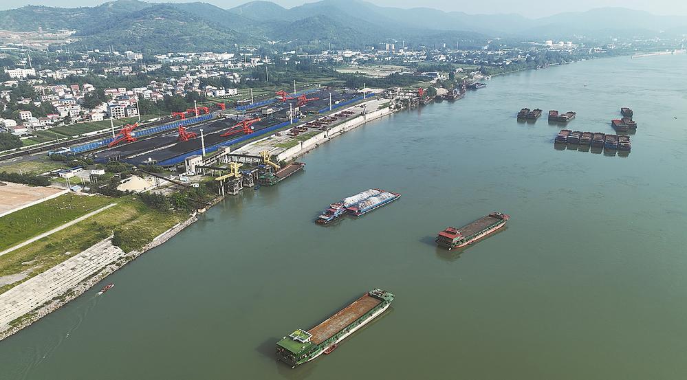 余家湖港运输忙_汉水襄阳