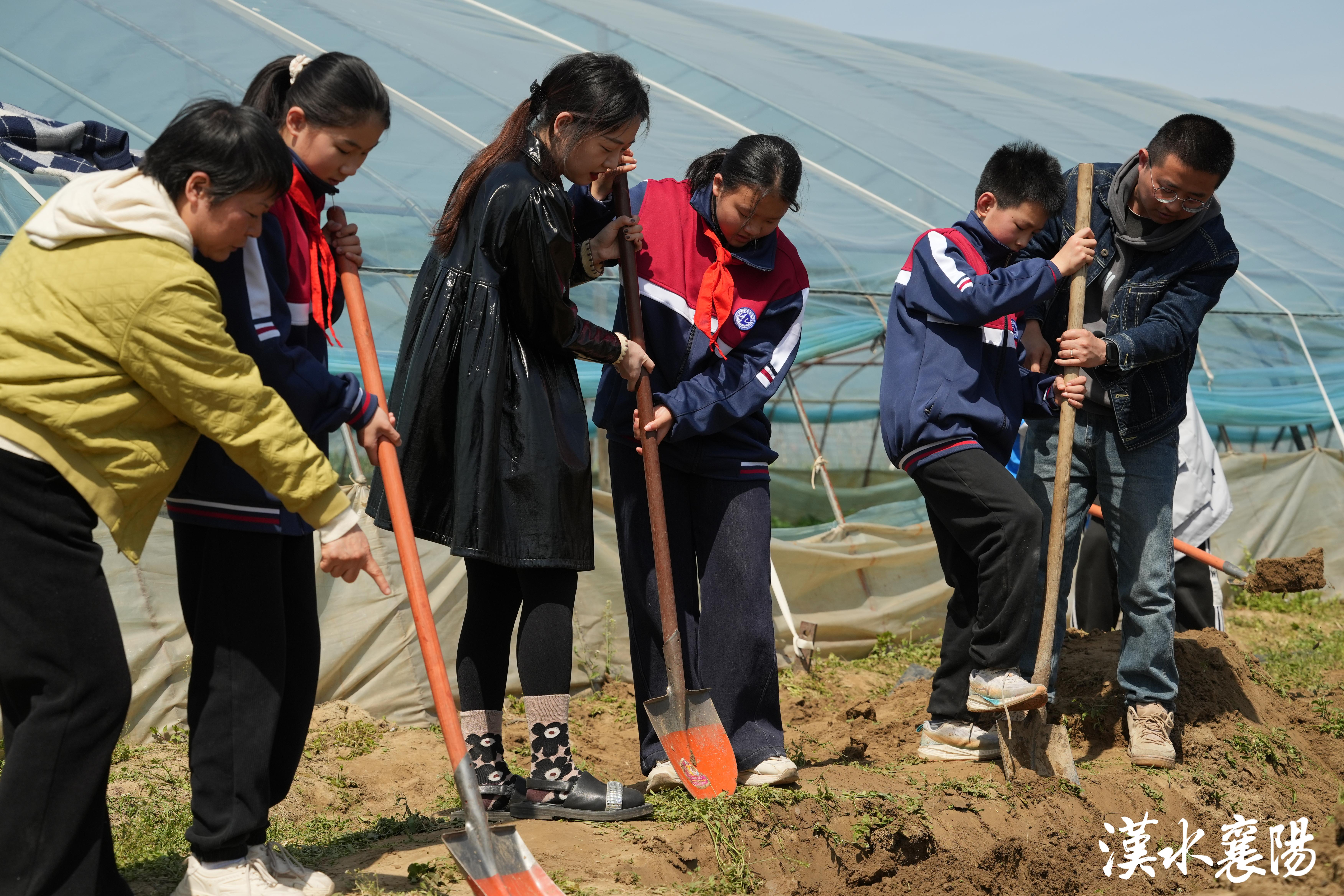 这所学校把课堂"搬"进田园 ,体验农耕劳作