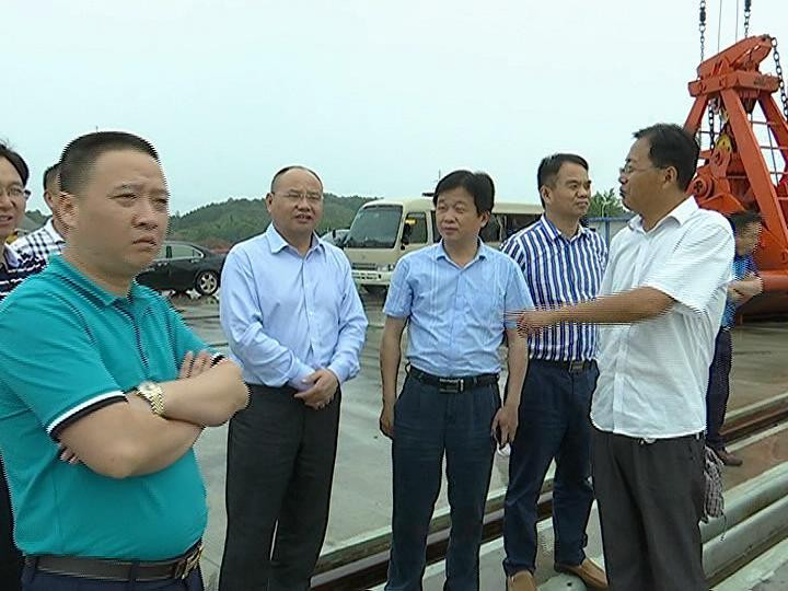 县领导李国忠,邓俊生