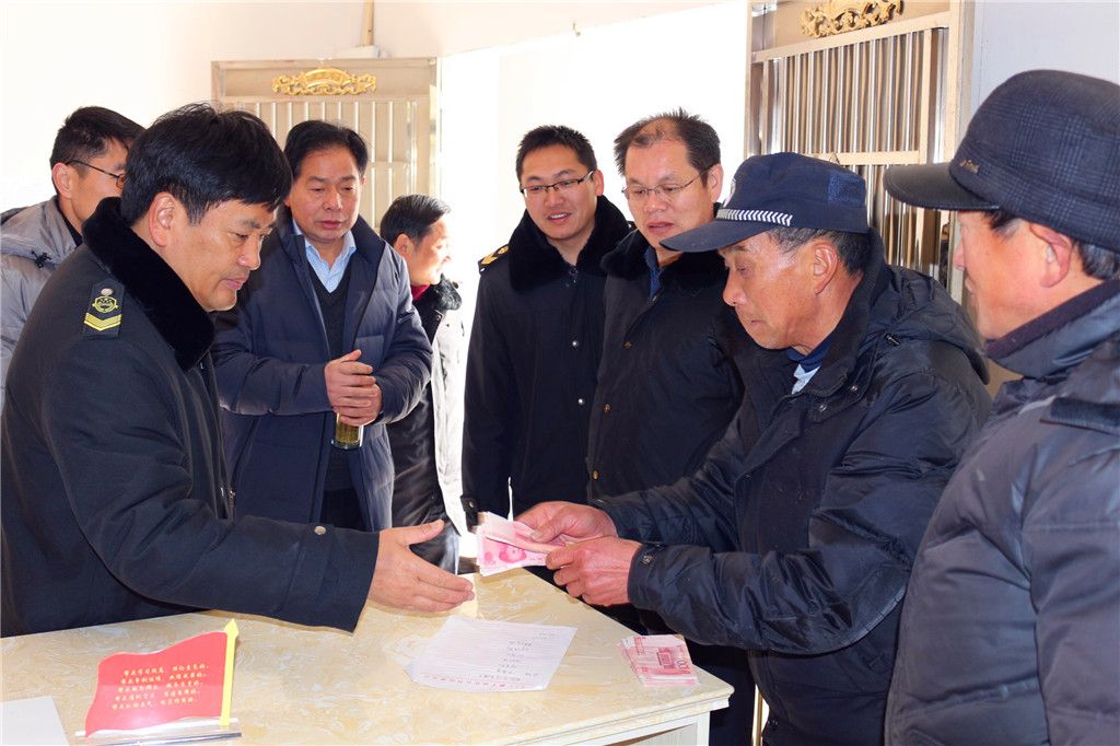 员郭方立报道 2月1日,蕲春县食药监局党组书记,局长占琰带领局机关