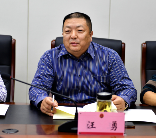 座谈会现场座谈会上,蕲春县检察院党组书记,检察长张亚向周主任一行