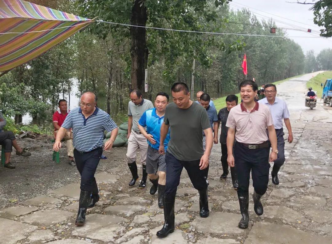 彭思镇:深夜号角紧急吹响,再晚也不落一人!_云上蕲春