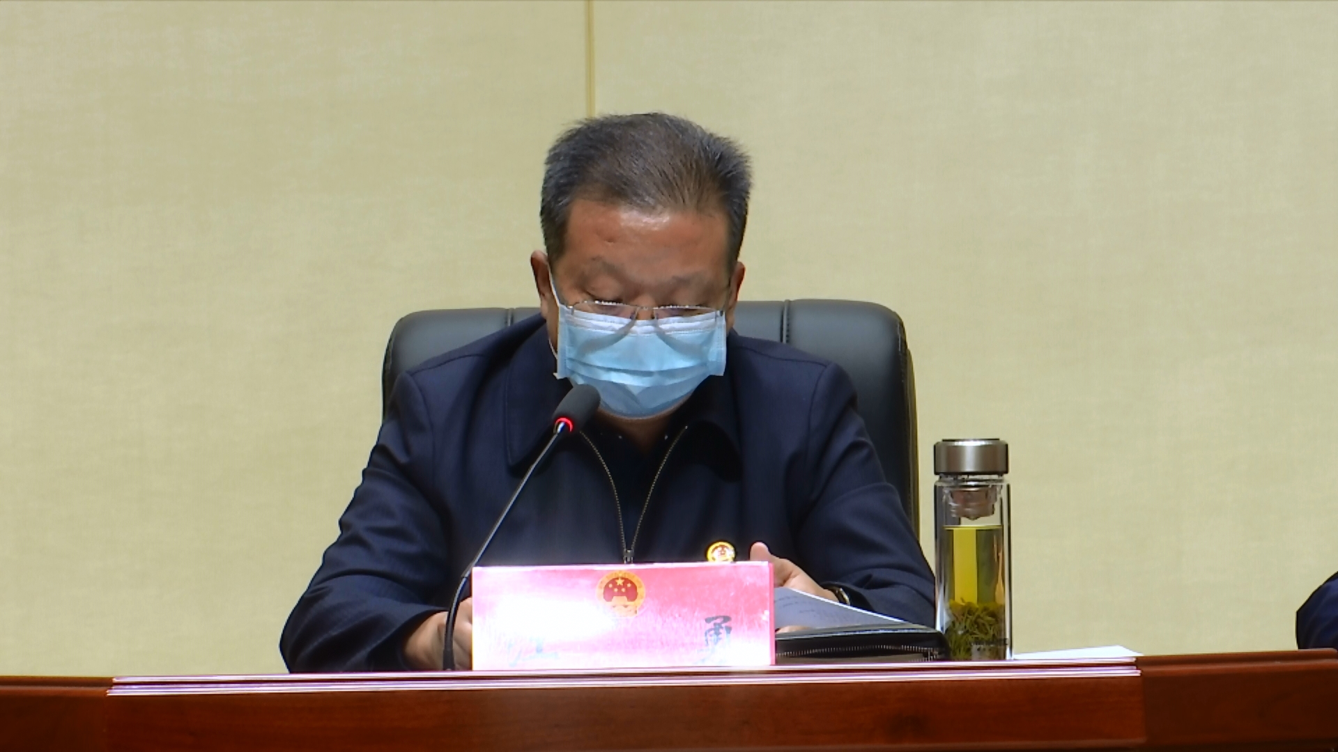 常务副县长何朝阳,县法院院长王松林列席会议.编 审:童志勇 程小年