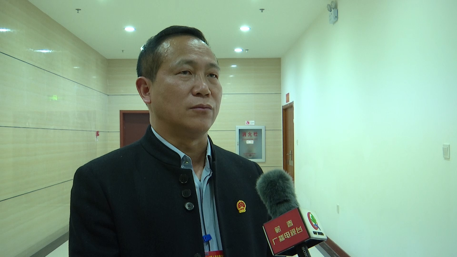 县人大代表   游芳:詹县长的政府报告体现了过去的一年政府做了大量的