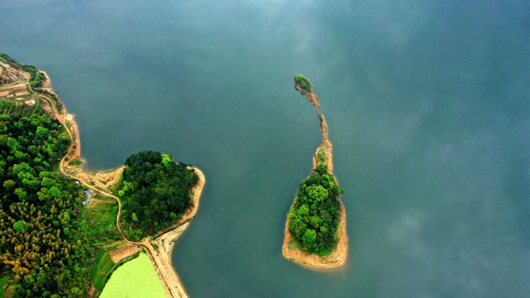 小村款款相伴水水之湄山山之间蕲春县大同镇唐山村,位于大同水库北部