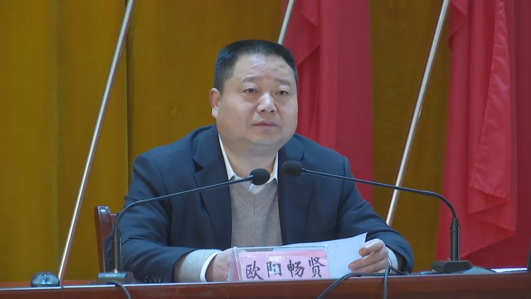 (县融媒体中心记者 王肖利 报道)县委常委,副县长欧阳畅贤以《干在实