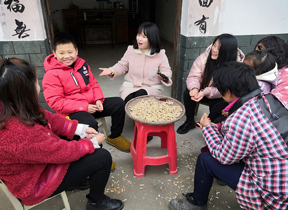 年味速递大锅炒花生年味的深刻记忆