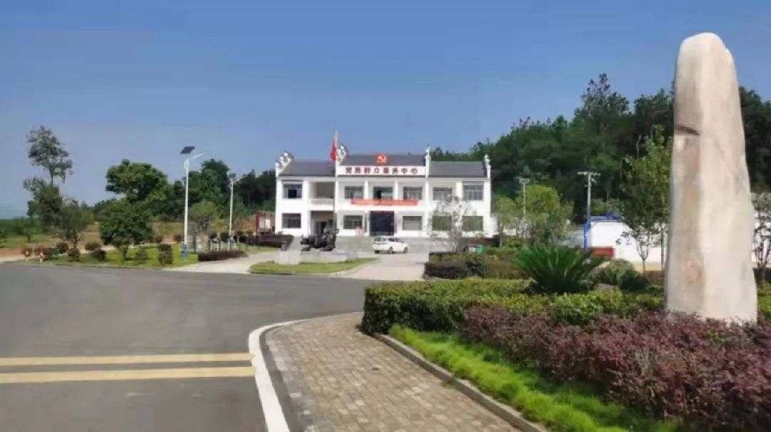 古韵乡村奔牛聚力犁芳野不用扬鞭自奋蹄负重前行的铁牛村