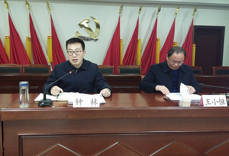 云上黄梅报道(全媒体记者:张立池)12月26日晚,我县召开安全生产和城镇