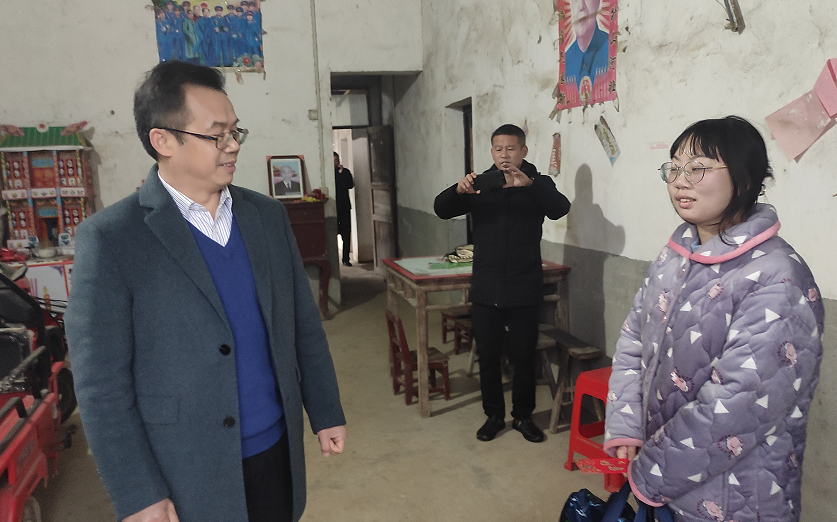 快讯陈孔齐到新开镇慰问困难家庭