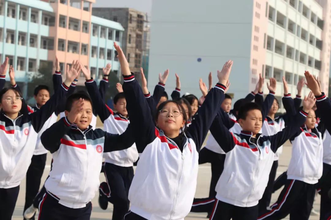 书香校园读经典美文绘悦目书卡一一八角亭中学开展读书记录卡评比活动