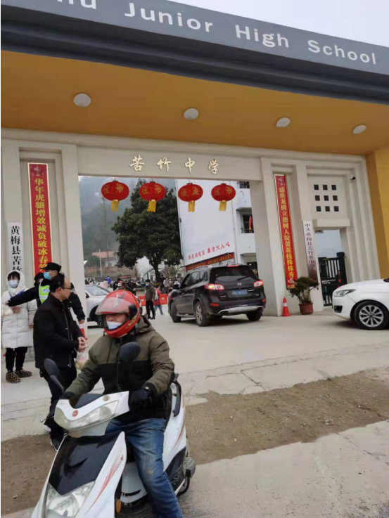 【新时代文明实践】开学第一天 苦竹乡开启"护学护航"模式_云上黄梅