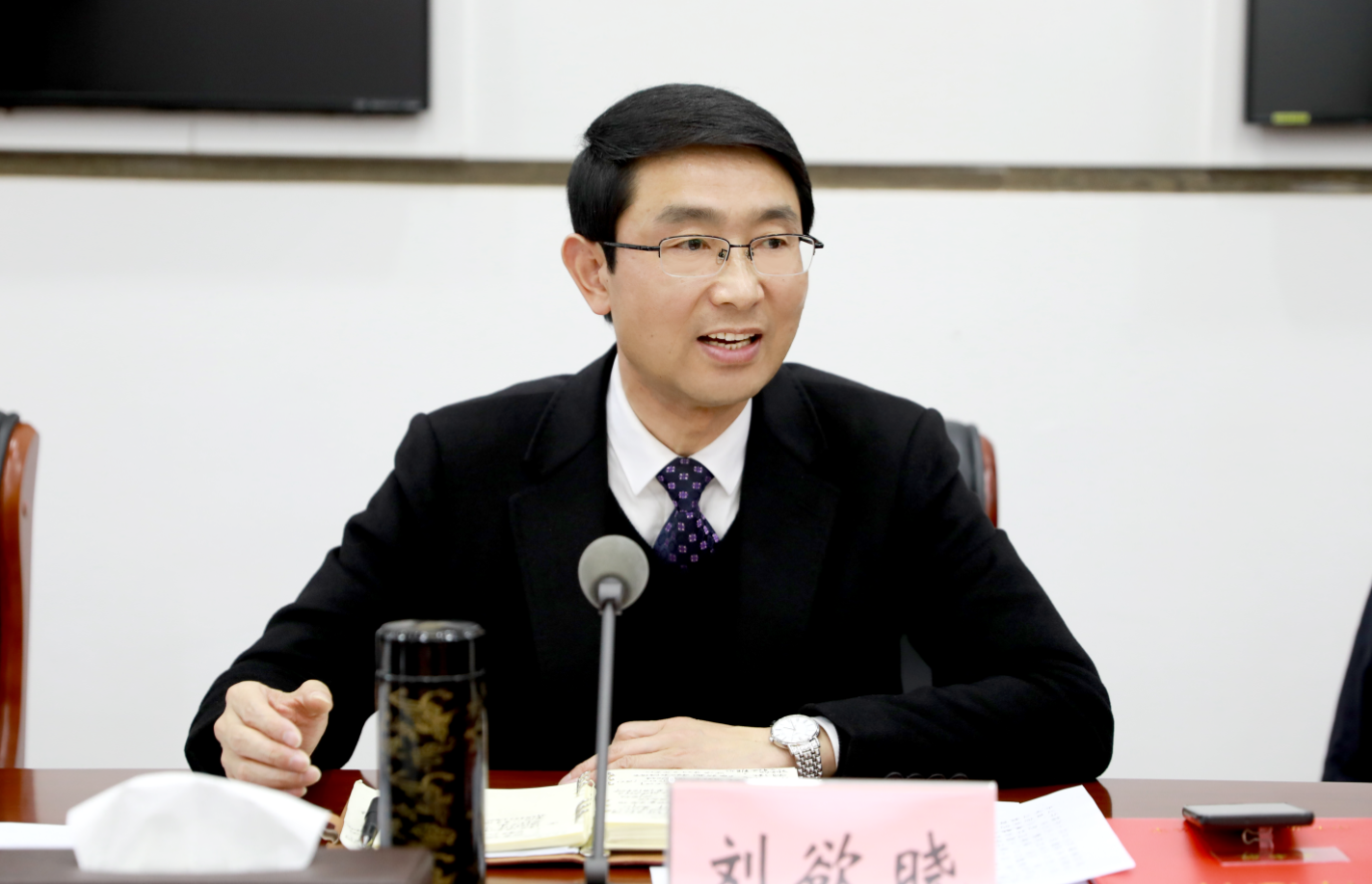 快讯刘欲晓主持召开第十五届县委常委第12次碰头会暨县委常委会第14次