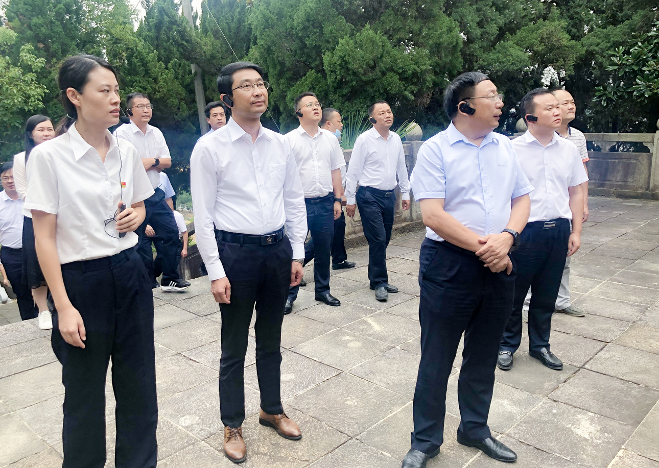 【快讯】雷兴威一行来我县开展全市红色美丽乡村现场推进会拉练活动