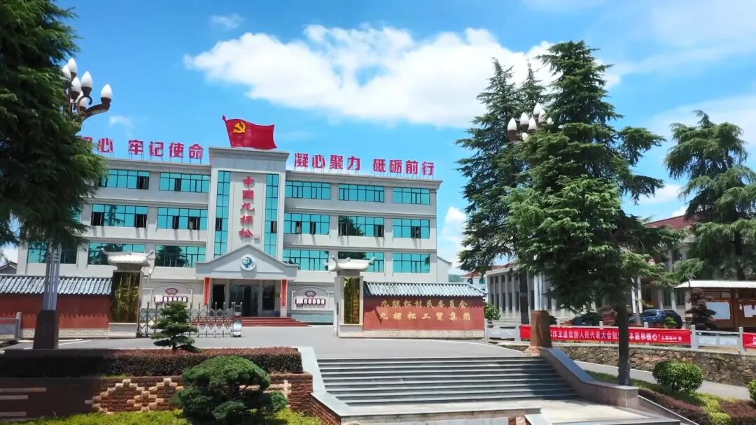 周润卿+【奋进火红五月+礼赞劳动荣光】董振兴:扎根乡村二十载+实干担当促振兴+(1).mp4_snapshot_00.42.000.jpg