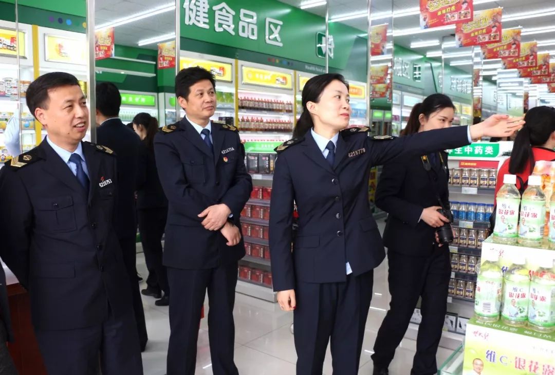 孝昌食药监组织记者和网民零距离感受"食药安孝昌"