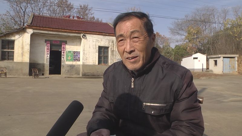 肖义国,今年72岁,是一个有着28年党龄的老党员.