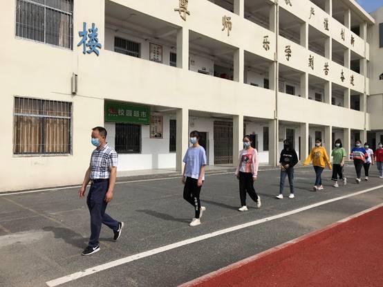 孝昌王店镇初级中学只争朝夕不负韶华我们都是追梦人